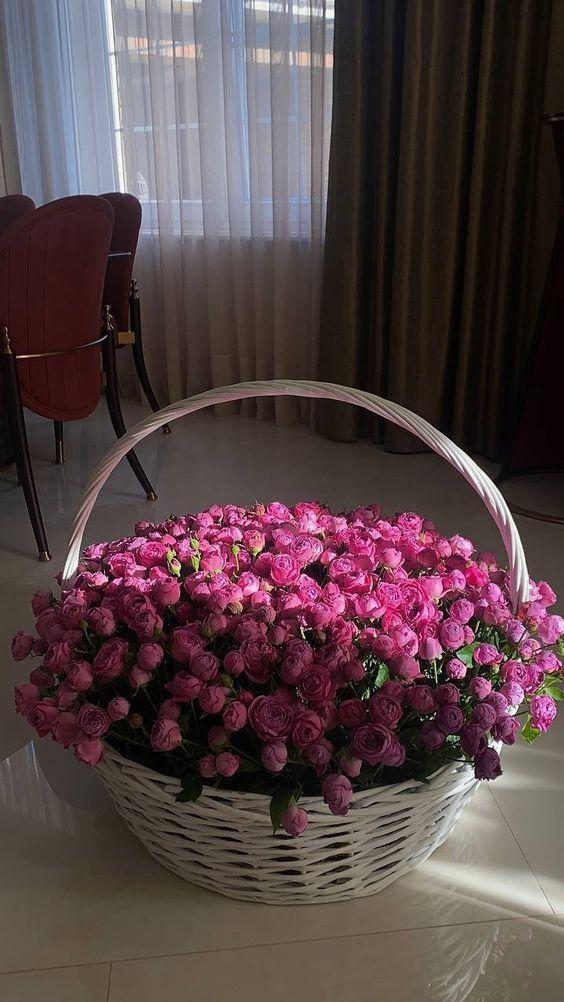 WillowCrestStudio workshop space where corporate flower arrangements are designed and prepared for business delivery